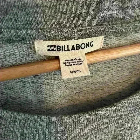 NWT Billabong Women’s Cropped Gray Crew Neck Sweatshirt Tie Front Soft Size S - Picture 2 of 5